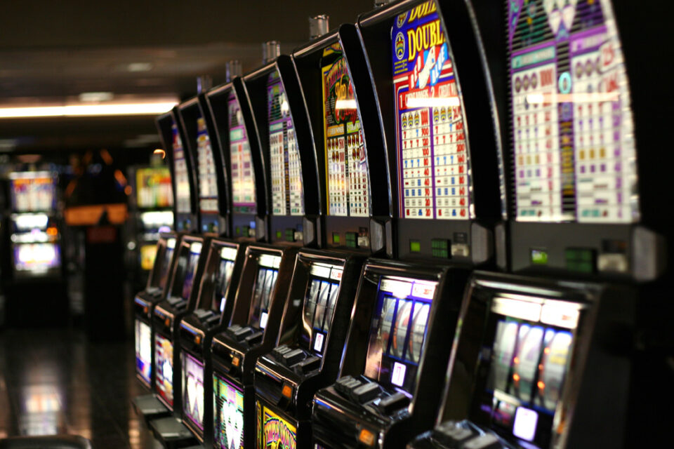 How to choose the best slot gambling site to play?